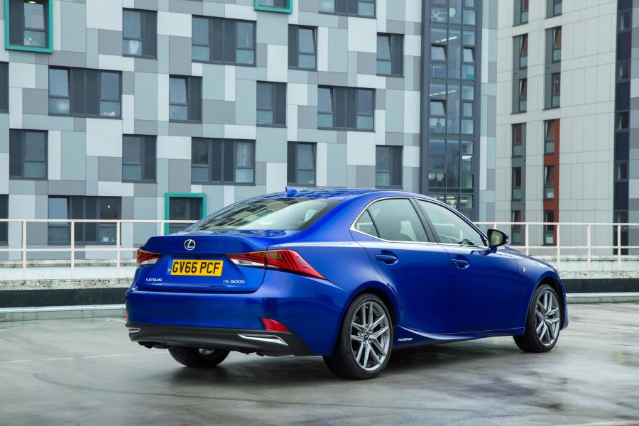  Lexus IS300h F-Sport 2016 года  (UK) (фото 3 из 17)